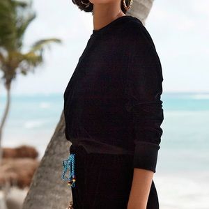 DANNIJO
BLACK VELOUR RAGLAN SWEATSHIRT